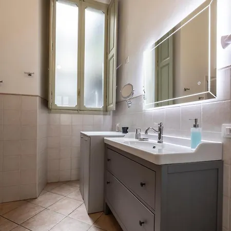 Mercanti E Viaggiatori Daire Torino