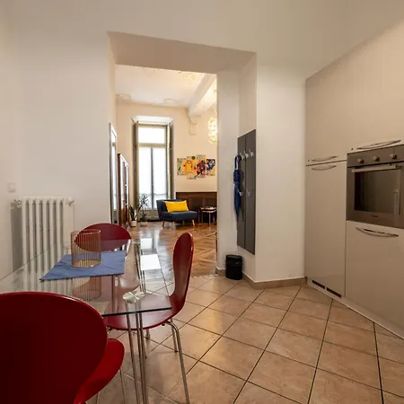 Mercanti E Viaggiatori *