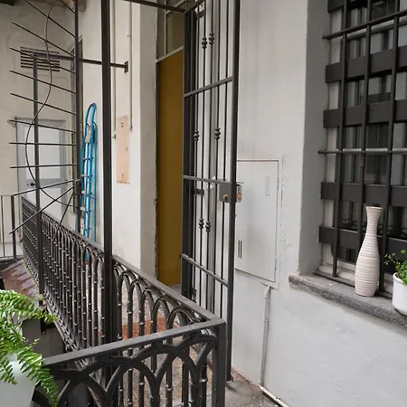 Mercanti E Viaggiatori Daire Torino