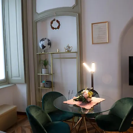 Mercanti E Viaggiatori Daire Torino