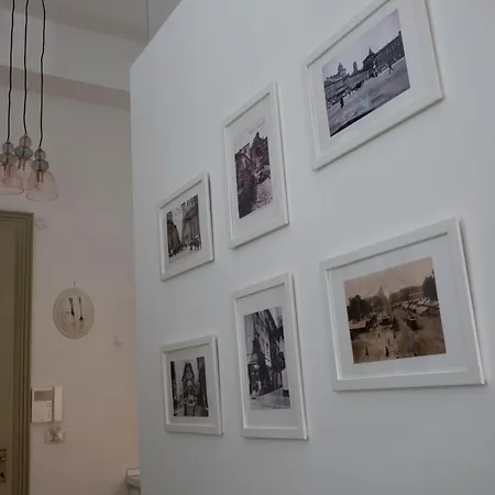 Mercanti E Viaggiatori * 토리노